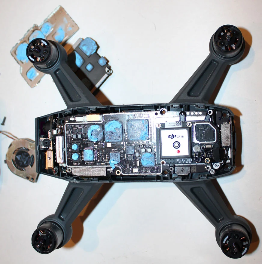 Водонепроницаемы ли дроны? Основная плата дрона DJI Spark внутри
