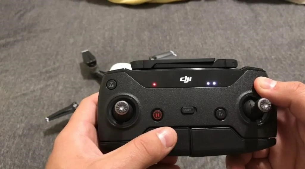 Как сбросить дрон и контроллер DJI Spark? Сбросить искровой контроллер DJI